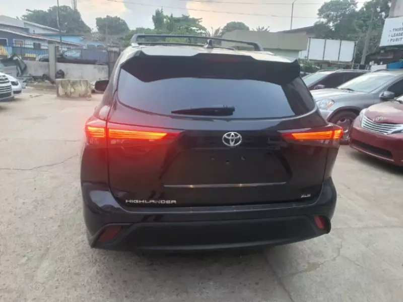 Toyota Highlander   - 2020
