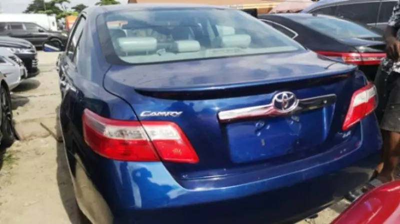 Toyota Camry   - 2009