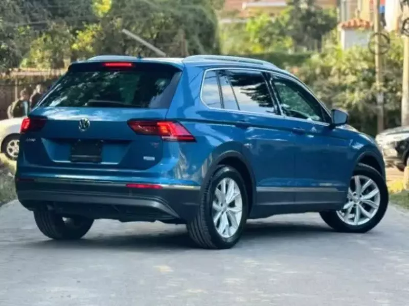 Volkswagen Tiguan   - 2017