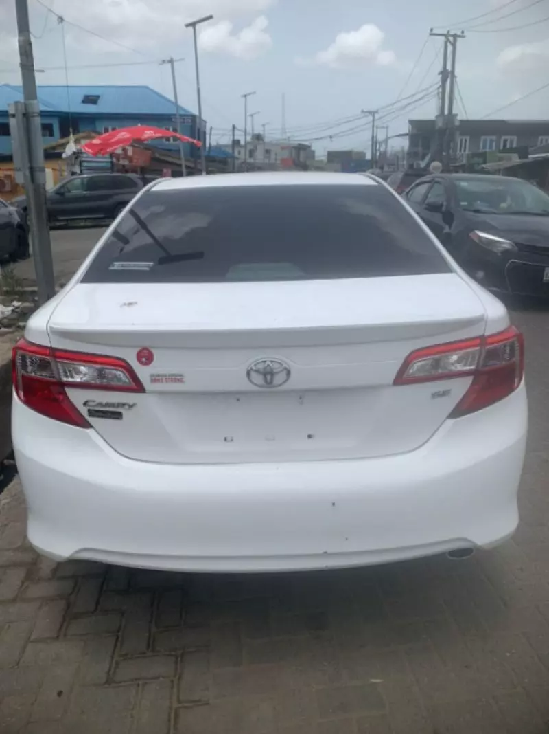 Toyota Camry   - 2012
