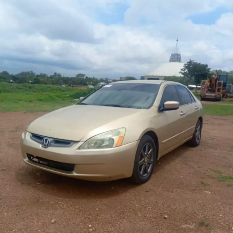 Honda Accord - 2004