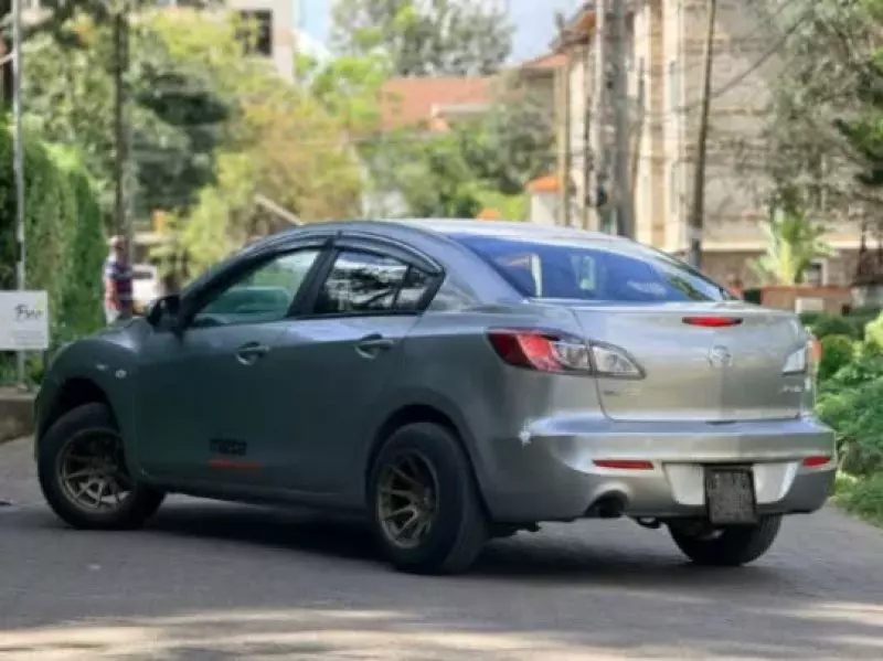 Mazda Axela    - 2010