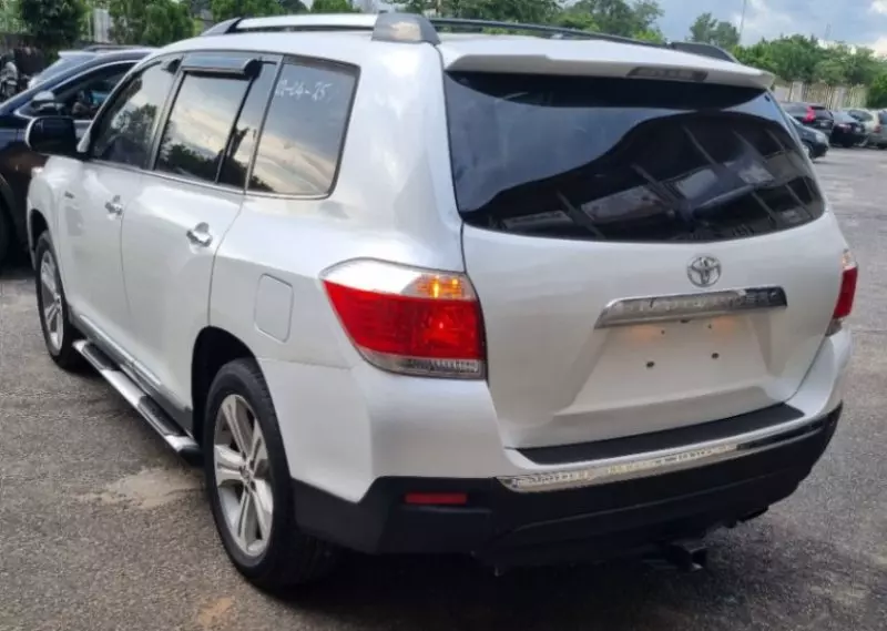 Toyota Highlander   - 2012