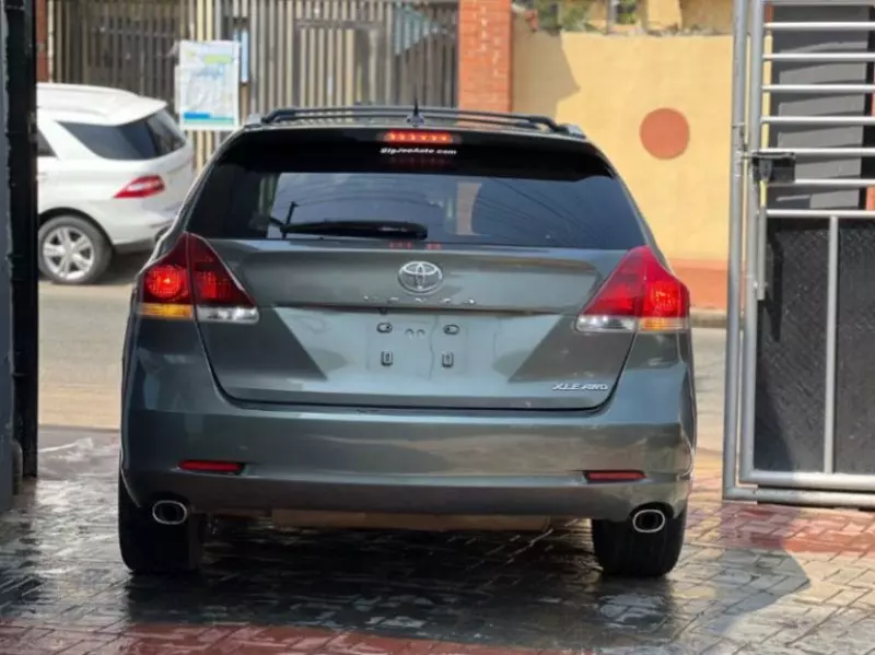 Toyota Venza   - 2012