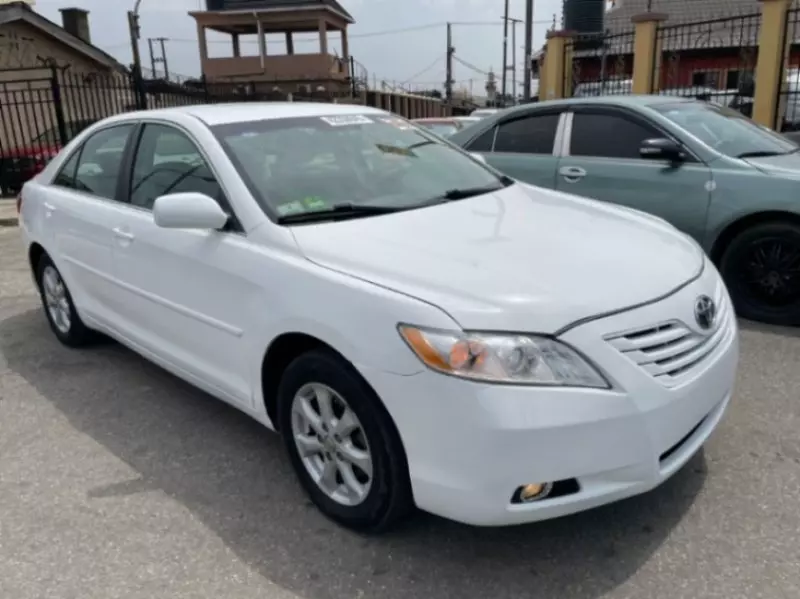Toyota Camry   - 2009