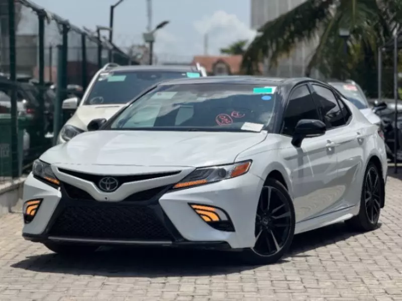 Toyota Camry   - 2018