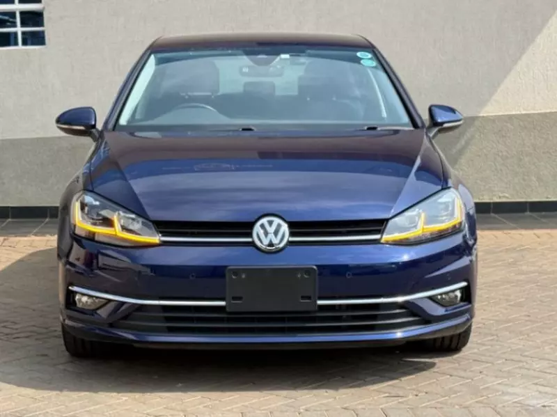 Volkswagen Golf   - 2020