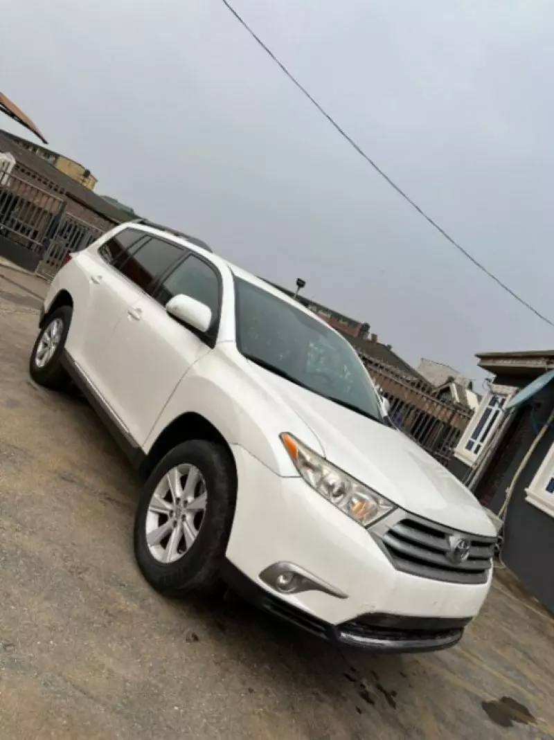 Toyota Highlander   - 2013