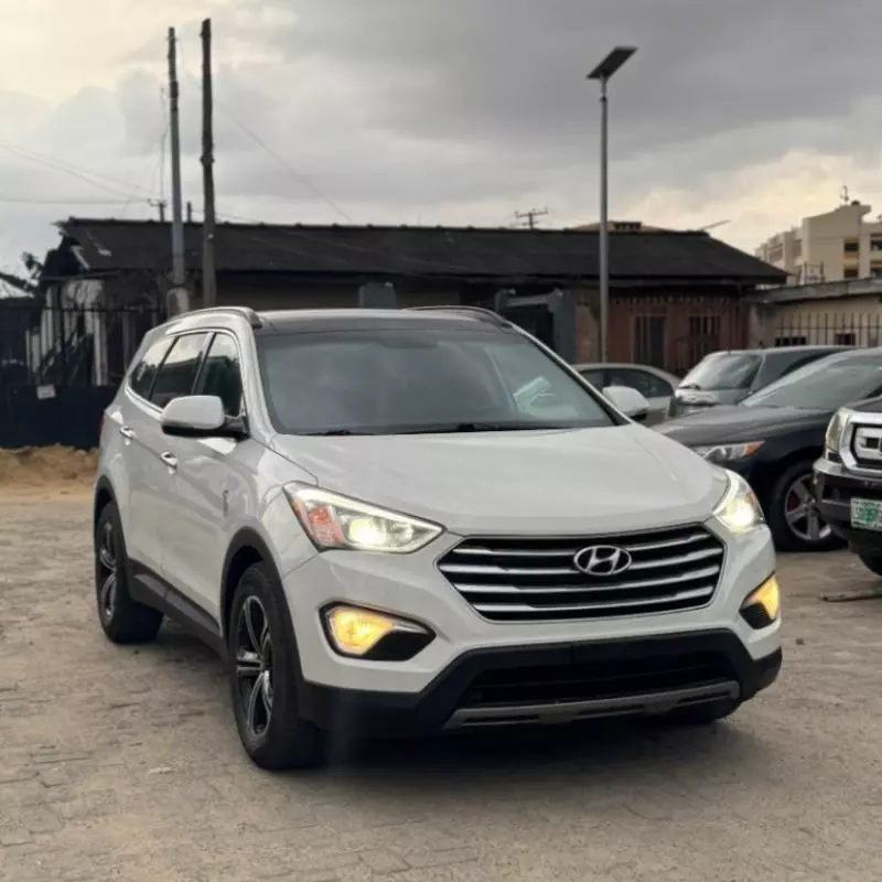 Hyundai Santa Fe - 2015