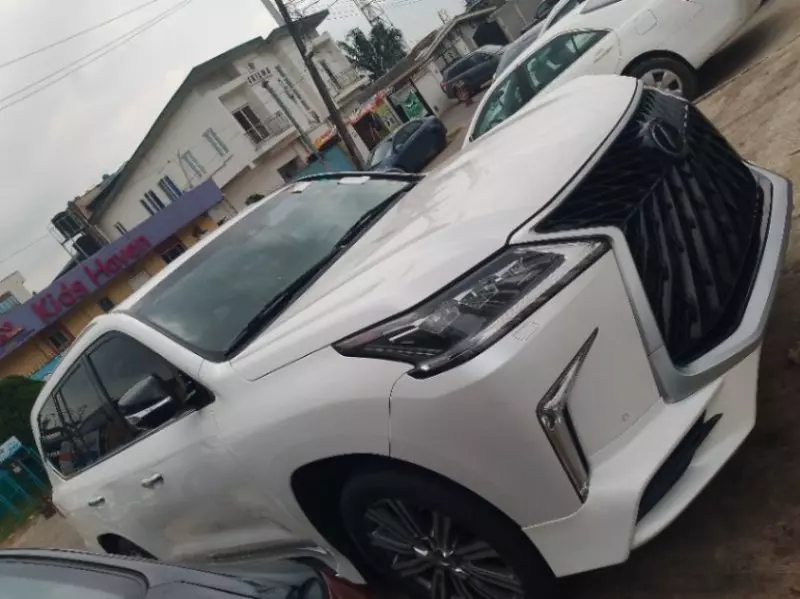 Lexus LX 570   - 2017