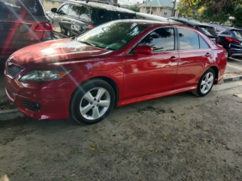 Toyota Camry   - 2010