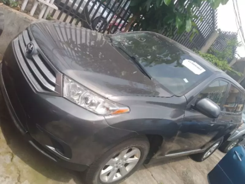 Toyota Highlander   - 2011