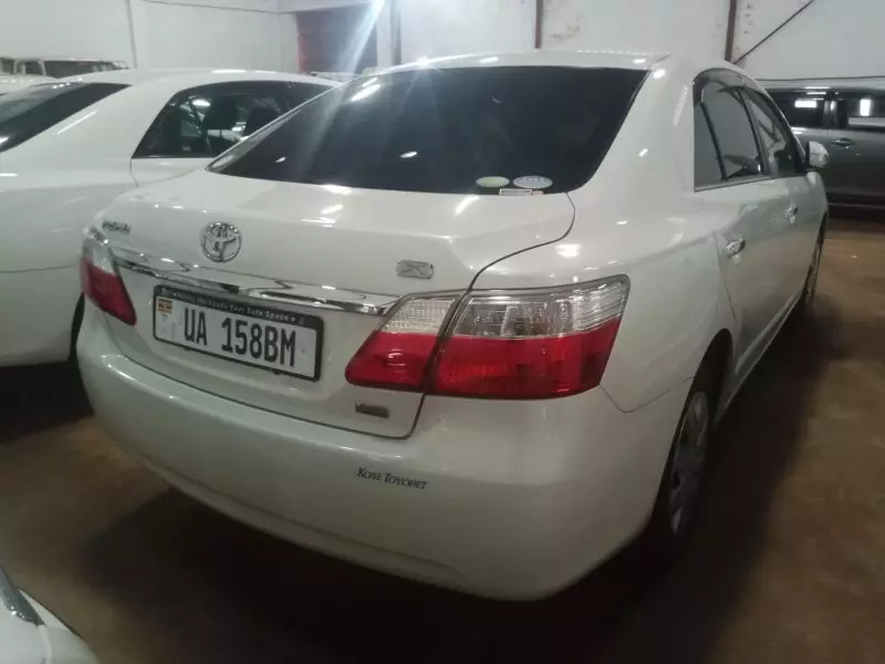 Toyota Premio    - 2010