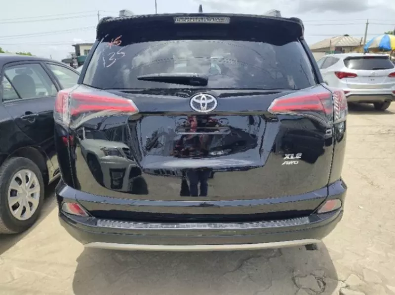 Toyota RAV4   - 2017