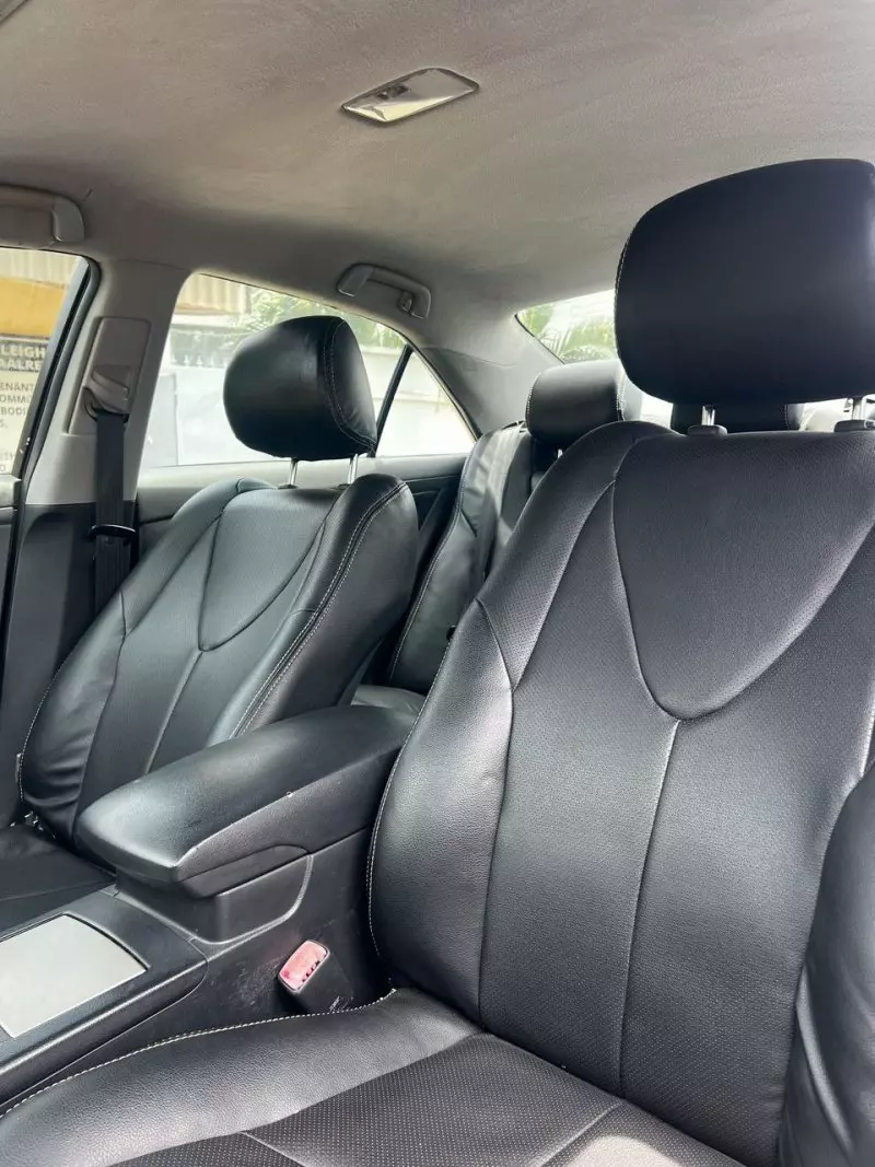 Toyota Camry   - 2010