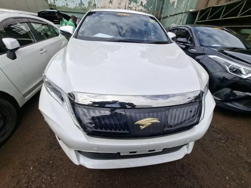 Toyota Harrier   - 2017
