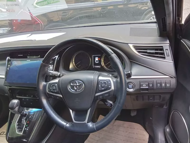 Toyota Harrier   - 2018