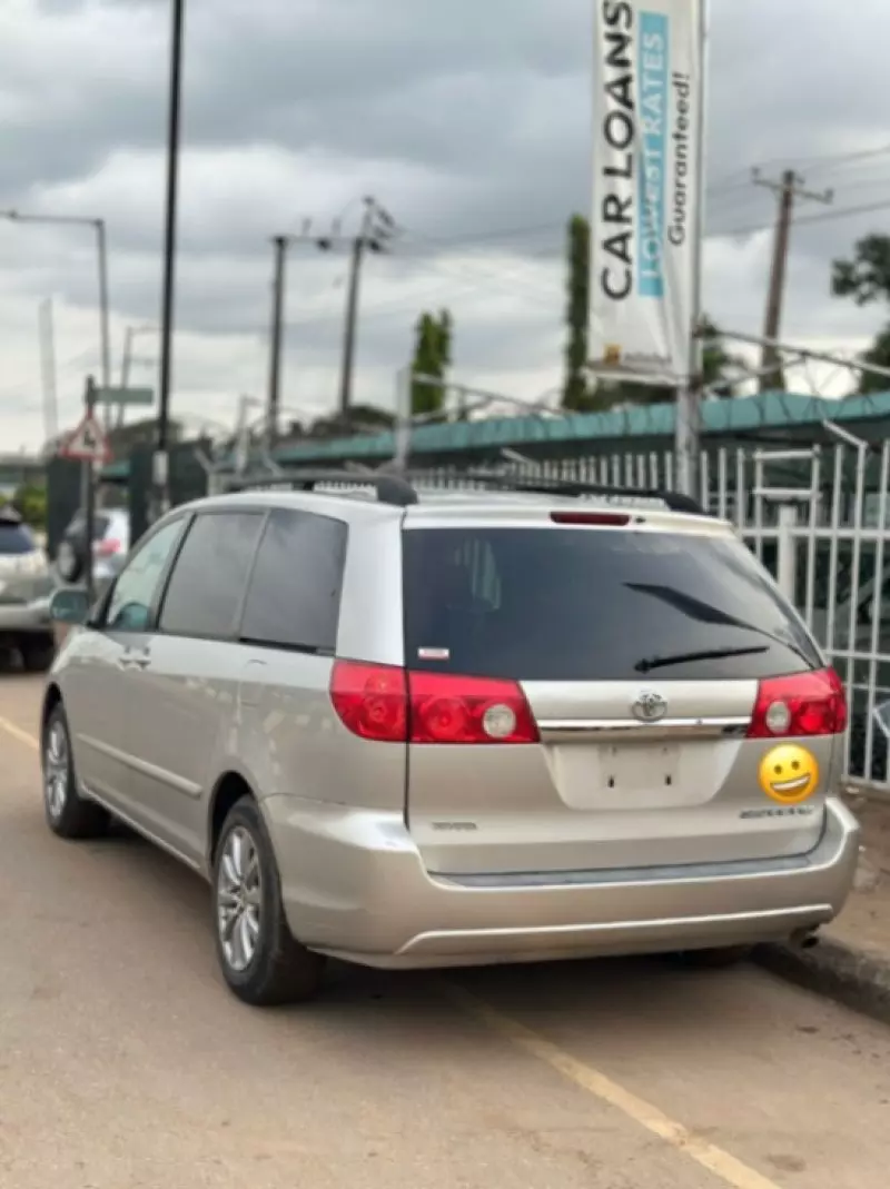 Toyota Sienna   - 2006