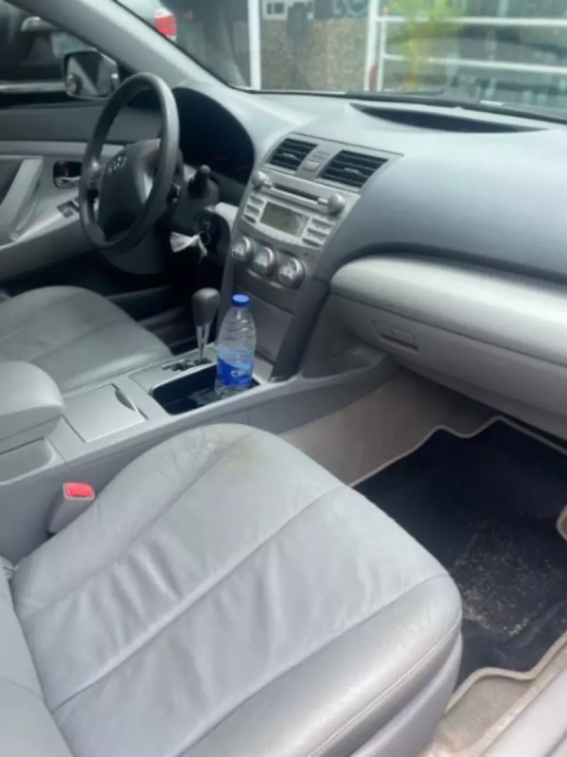 Toyota Camry   - 2010