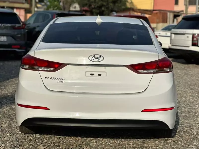 Hyundai Elantra - 2017