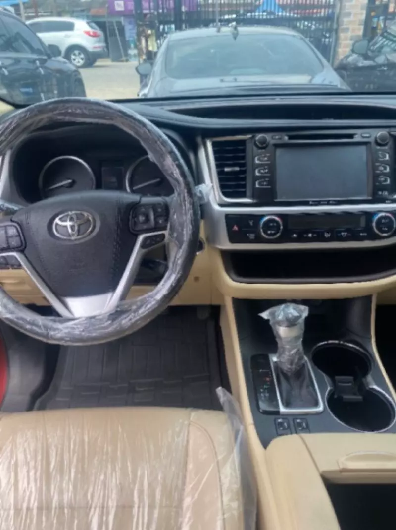 Toyota Highlander   - 2019