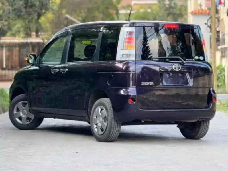Toyota Sienta   - 2016