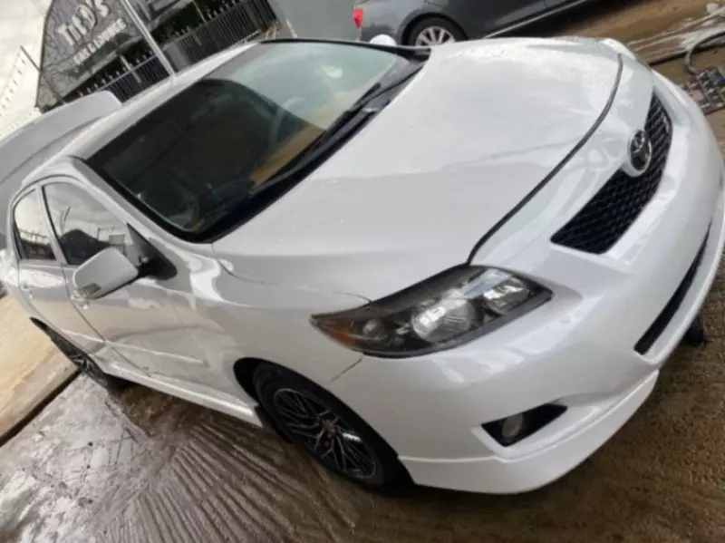 Toyota Corolla   - 2009