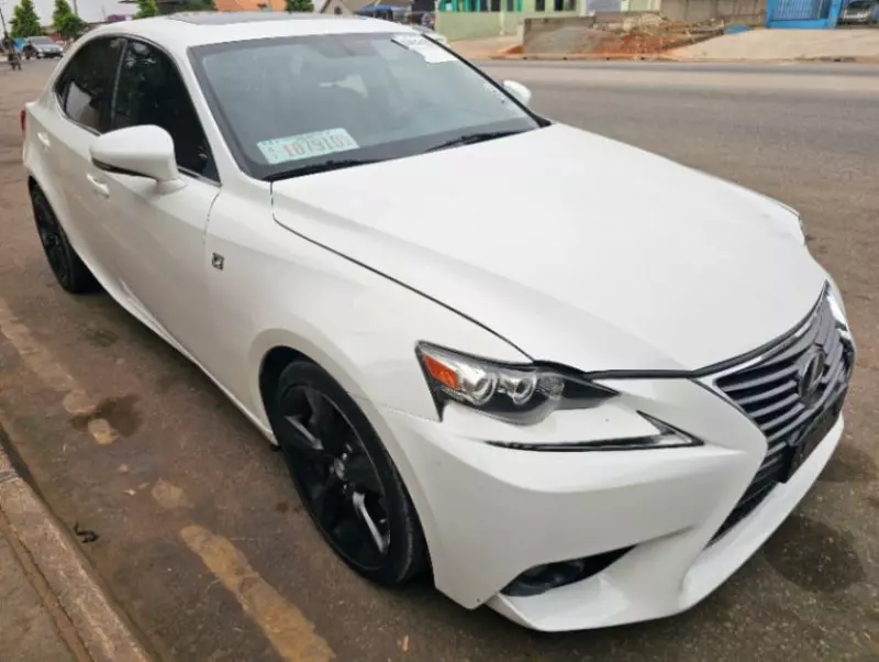 Lexus IS   - 2014