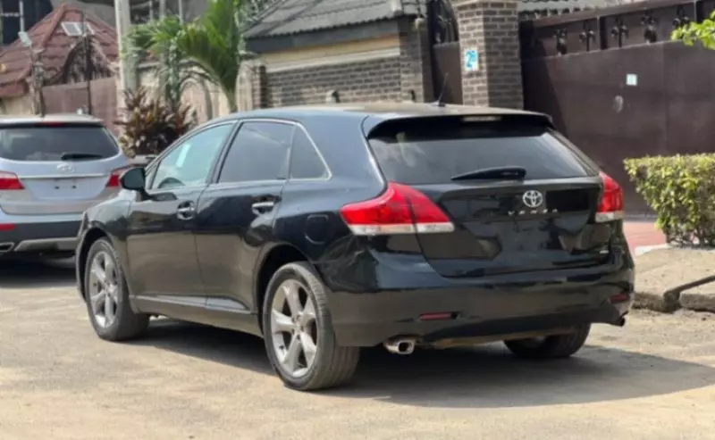 Toyota Venza   - 2011