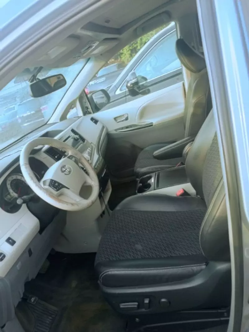 Toyota Sienna   - 2013
