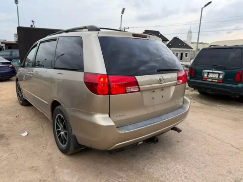 Toyota Sienna   - 2006