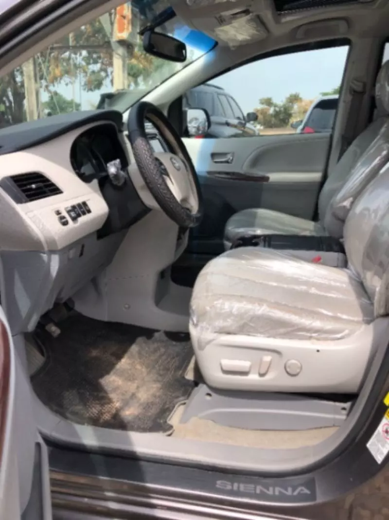 Toyota Sienna   - 2013