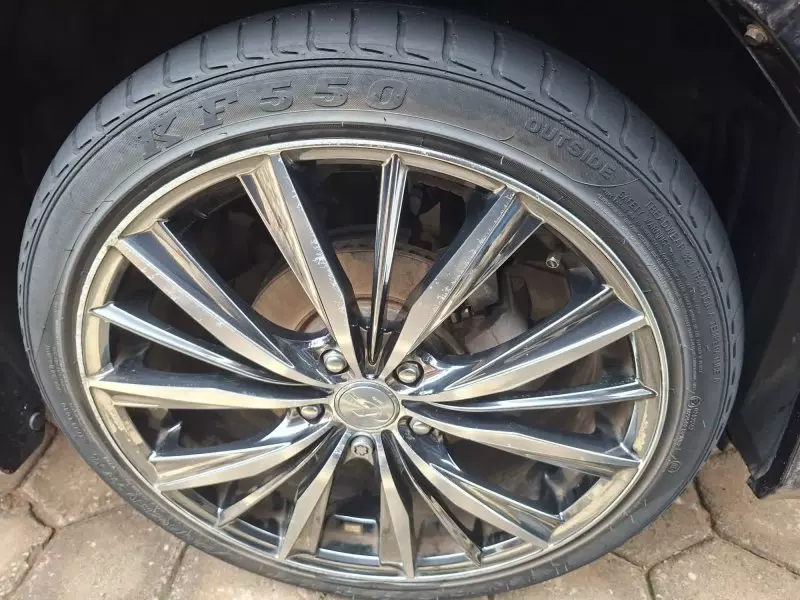 Toyota Noah   - 2012