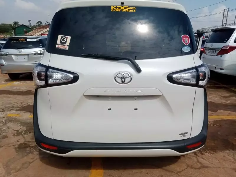 Toyota Sienta