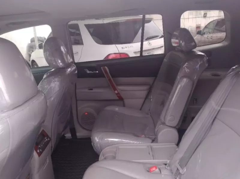 Toyota Highlander   - 2012