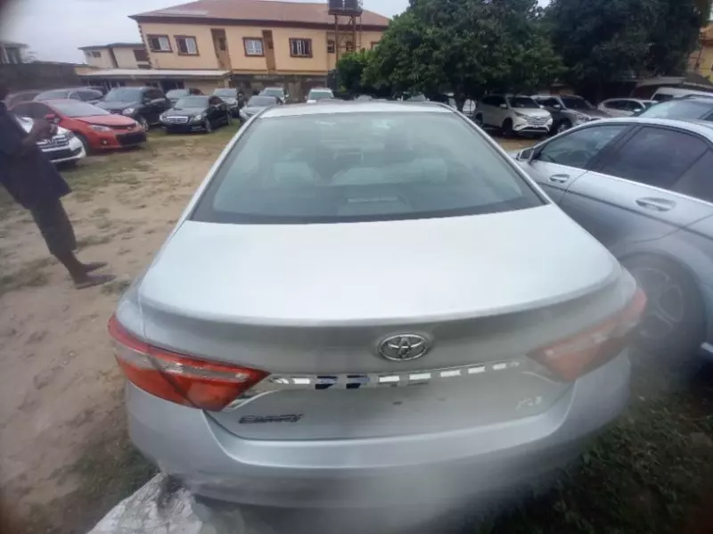 Toyota Camry   - 2016