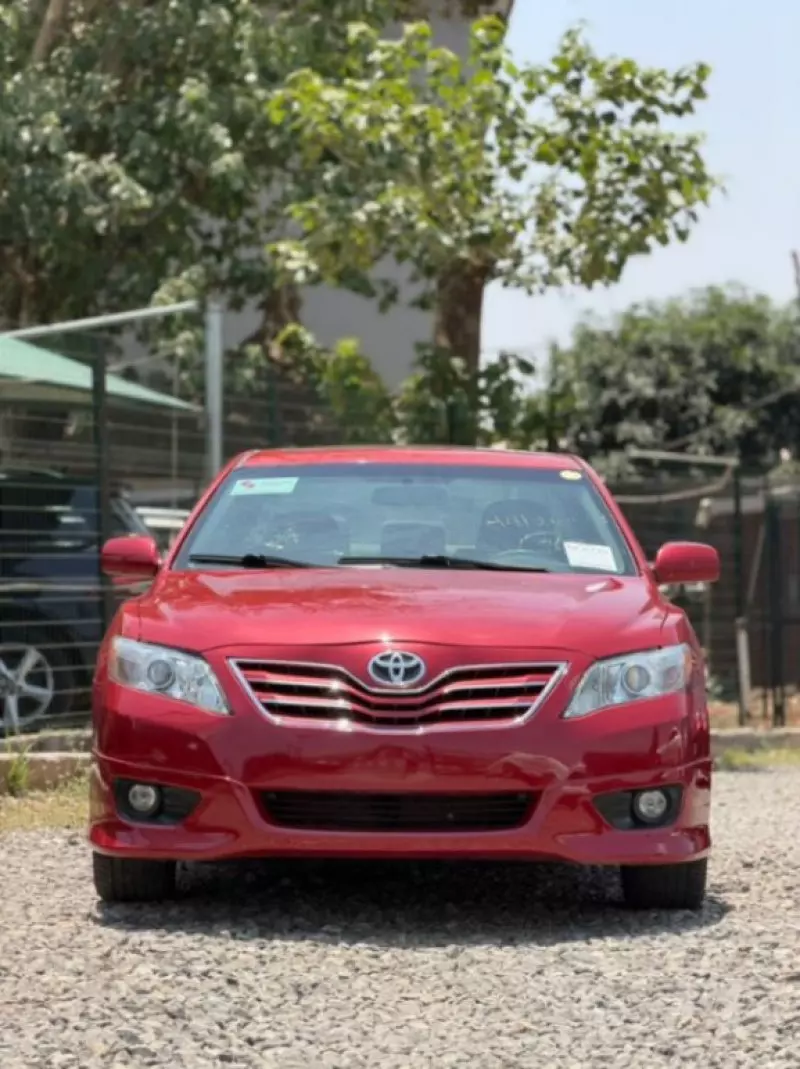 Toyota Camry   - 2011