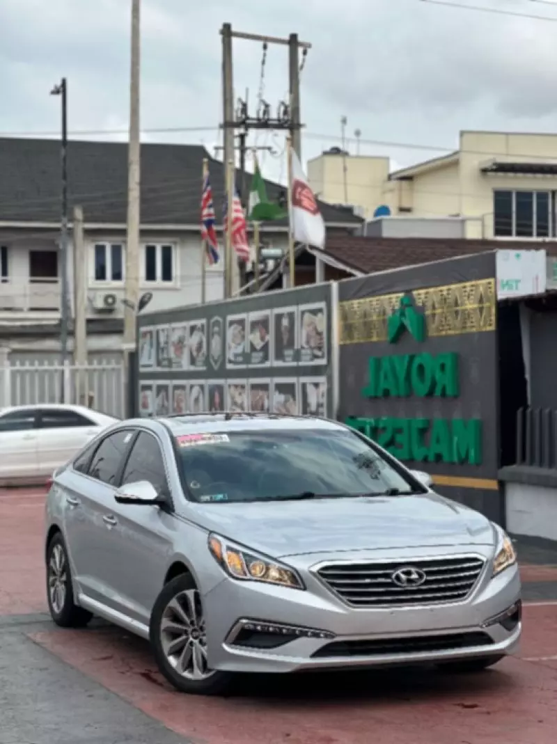 Hyundai Sonata   - 2016