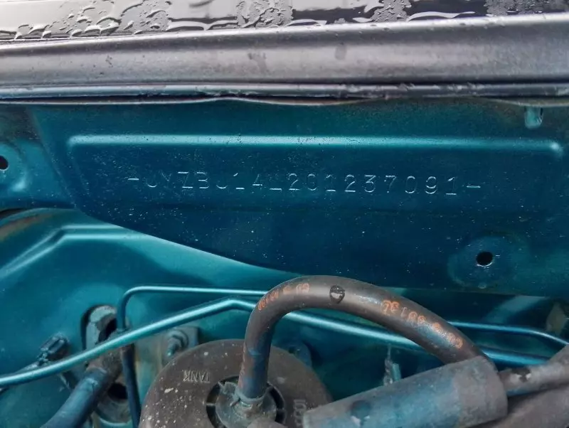 Mazda 323   - 2000