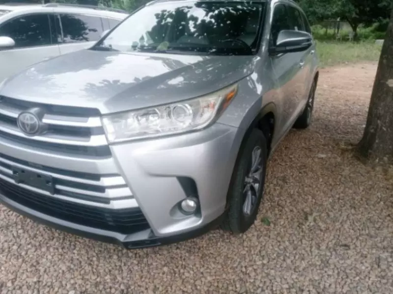 Toyota Highlander   - 2017