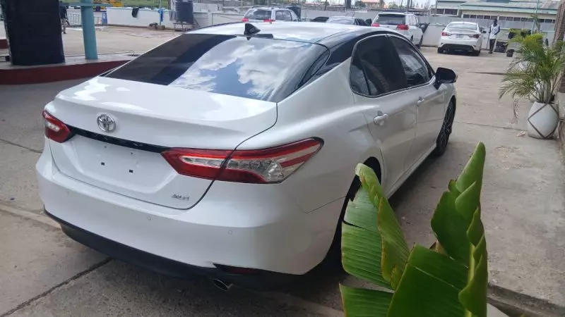 Toyota Camry   - 2018