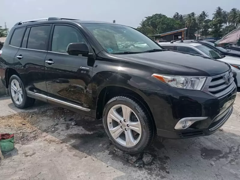 Toyota Highlander   - 2011
