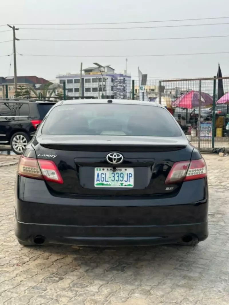 Toyota Camry   - 2011