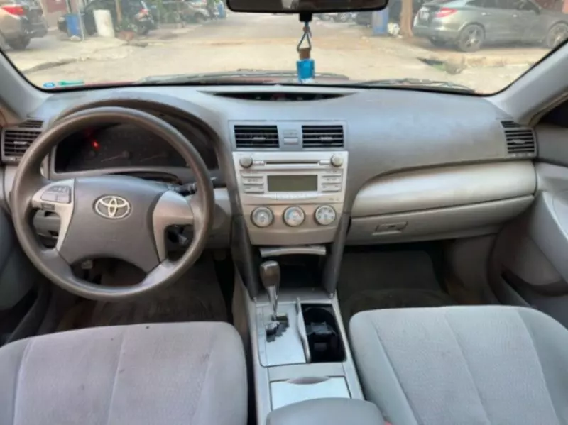 Toyota Camry   - 2010