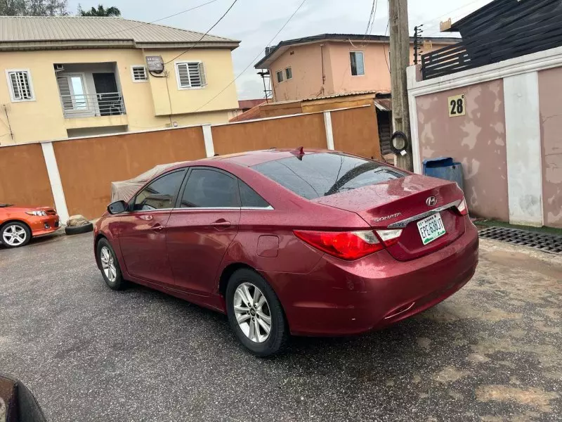 Hyundai Sonata   - 2011