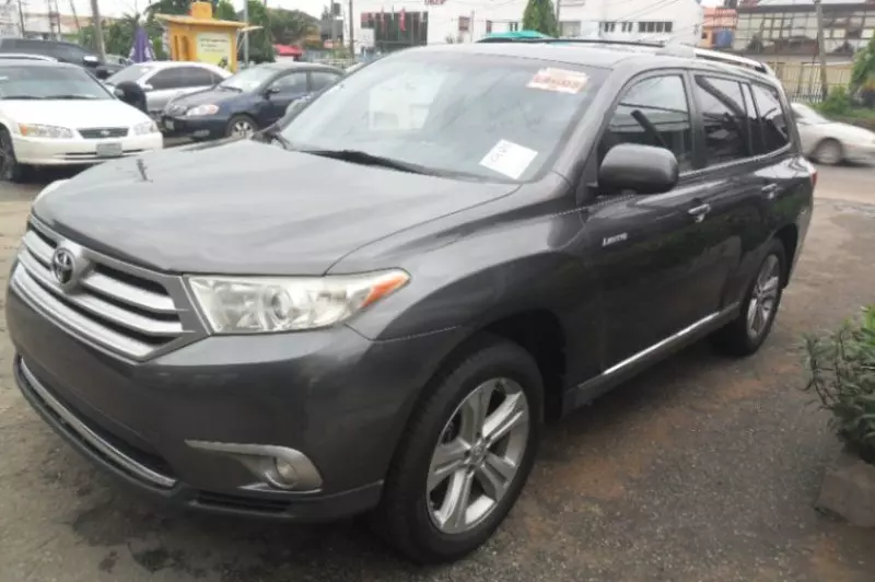 Toyota Highlander   - 2013
