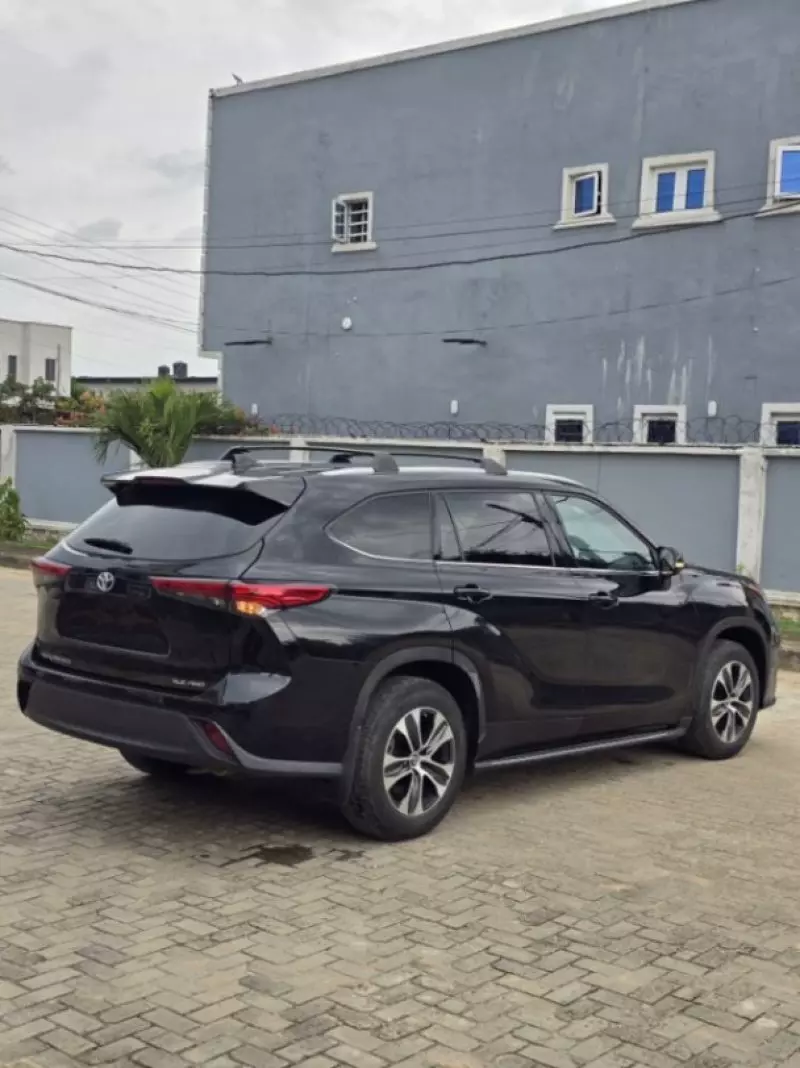 Toyota Highlander   - 2022