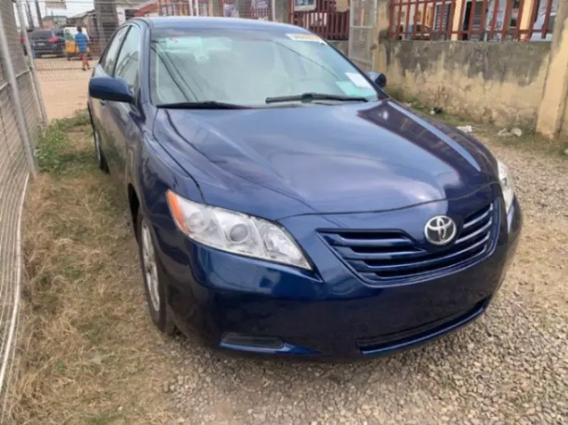 Toyota Camry   - 2009