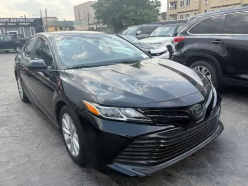 Toyota Camry - 2018