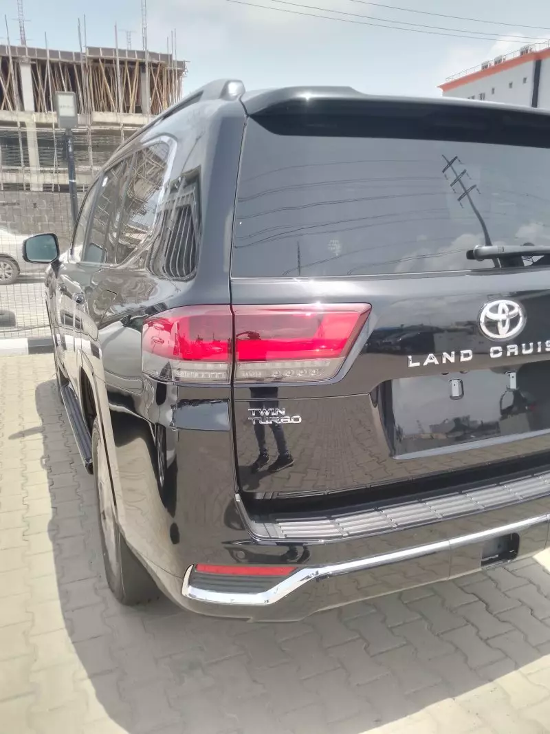 Toyota Landcruiser 300 VXR   - 2025